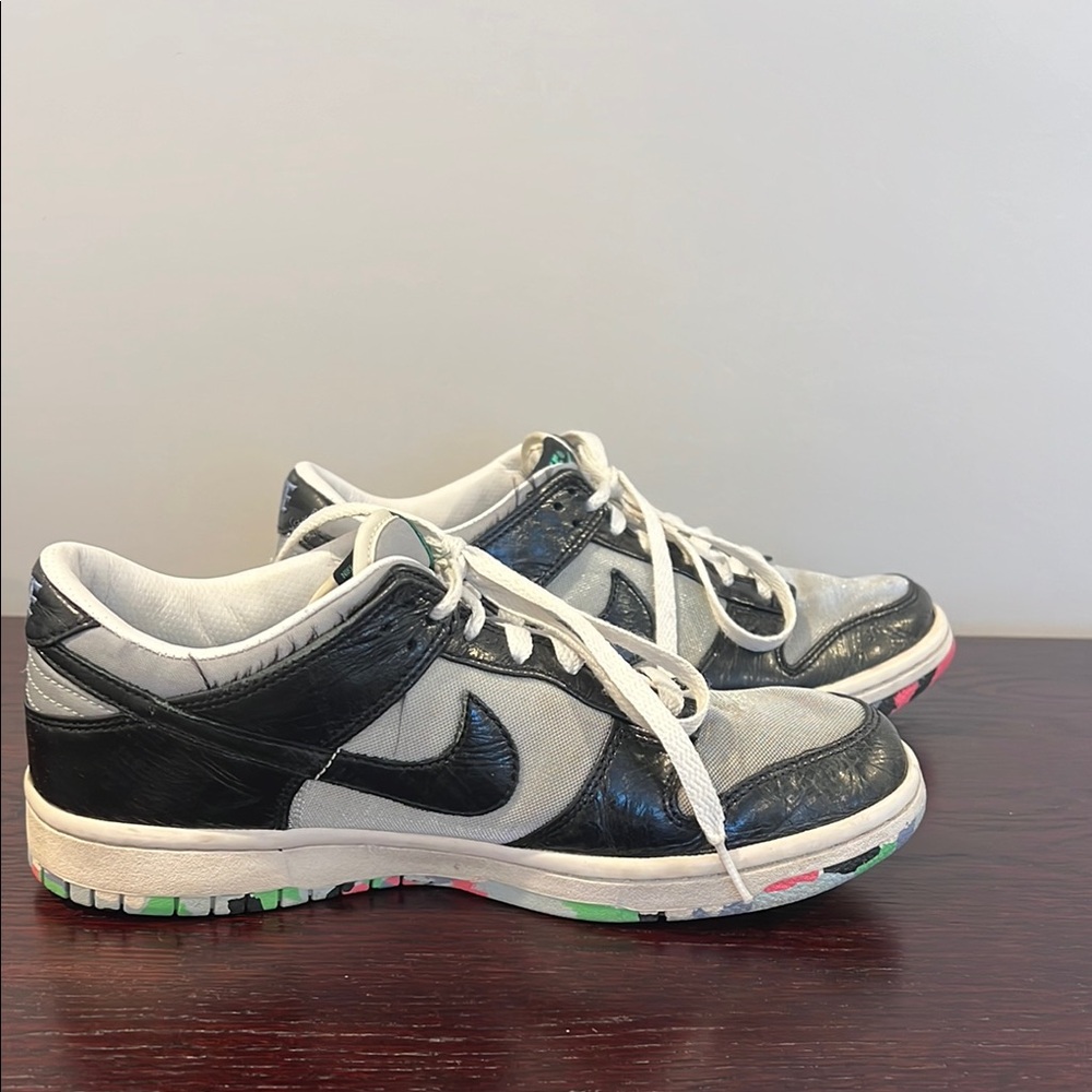Nike Black and White Low-Top Sneakers with Multi Bottom